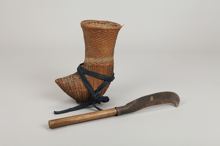 藏品-传统农具-收获工具-砍柴刀与篓